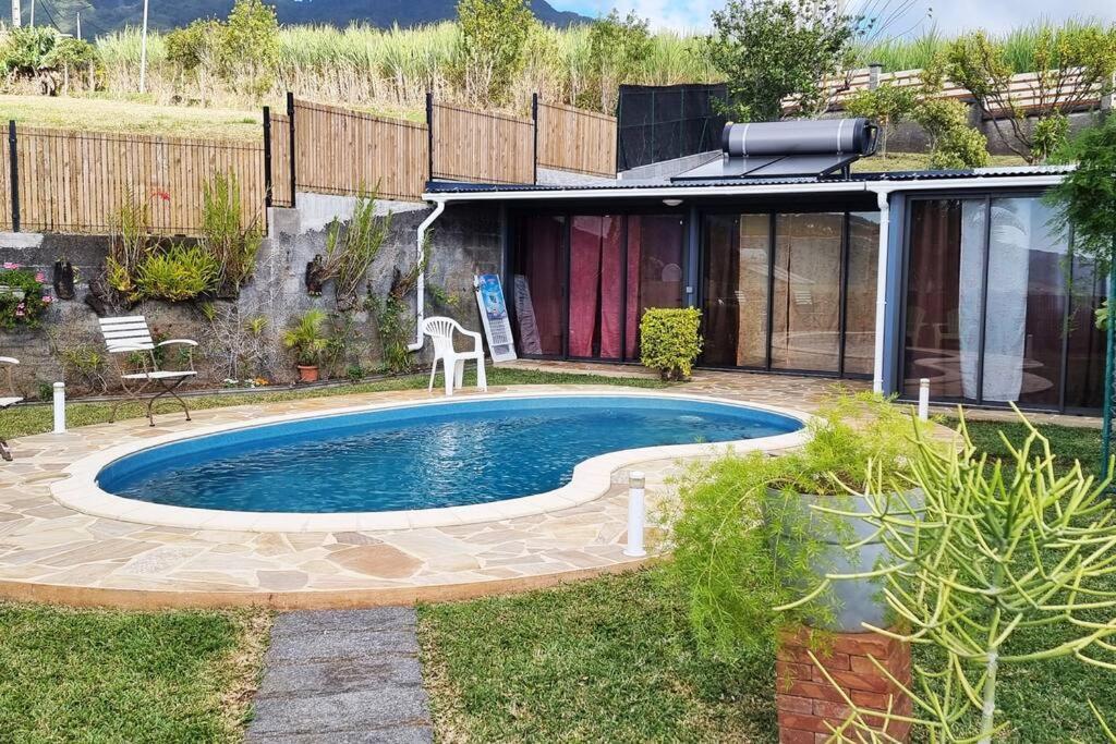 Bungalow Des Pensees Piscine Chauffee 28° Saint-Denis Exterior photo